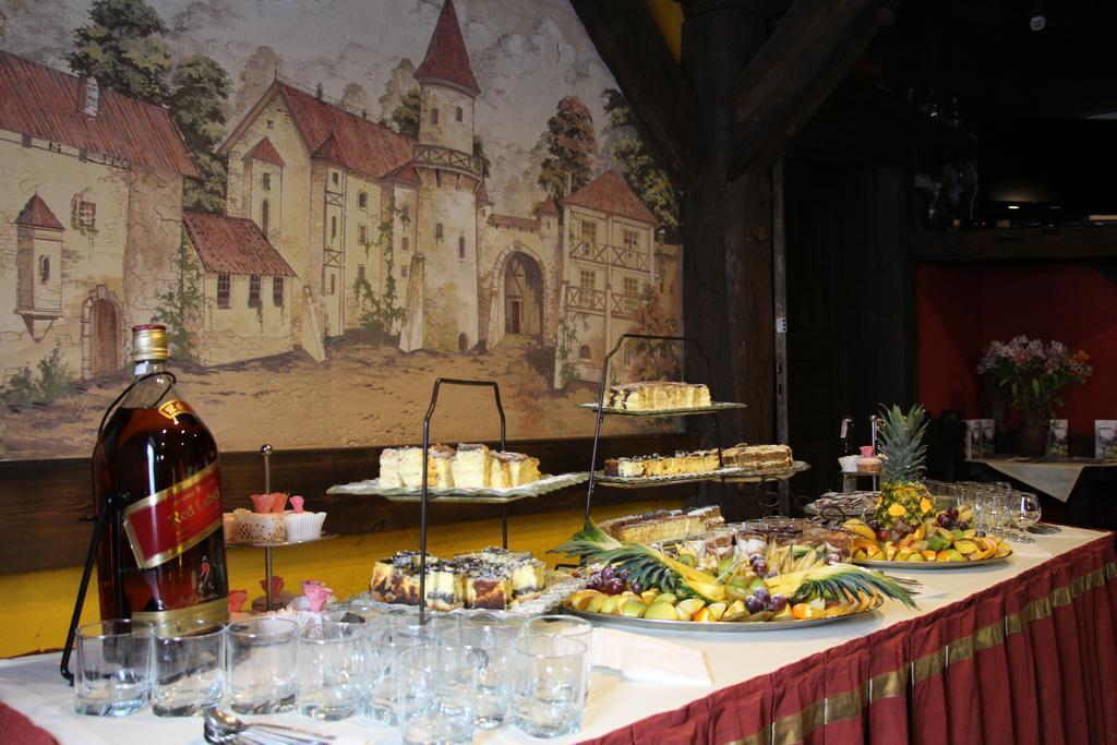 Eco Grill Hotel Restaurant Aquarius Lvov Exteriér fotografie